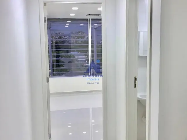 Sala à venda ou para alugar, no bairro Recreio dos Bandeirantes em Rio de Janeiro