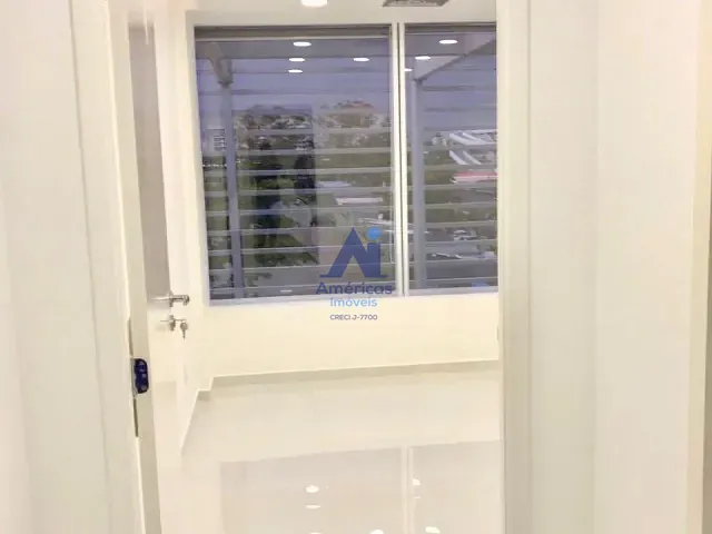 Sala à venda ou para alugar, no bairro Recreio dos Bandeirantes em Rio de Janeiro
