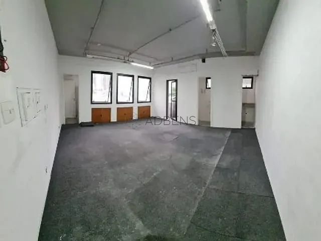 Sala à venda, no bairro Itaim Bibi em São Paulo