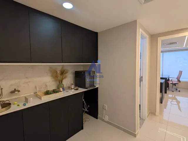 Sala à venda ou para alugar, no bairro Recreio dos Bandeirantes em Rio de Janeiro