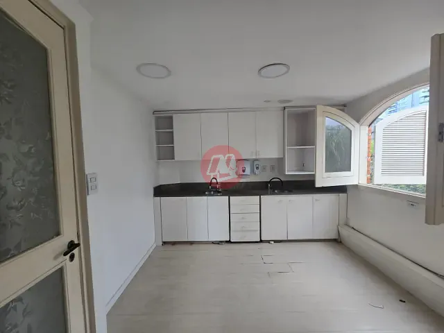 Sala com 60m², para alugar, no bairro Rio Branco em Porto Alegre