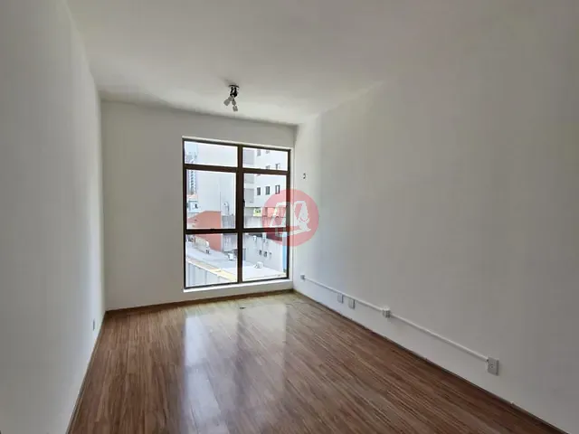 Sala com 30m², para alugar, no bairro Auxiliadora em Porto Alegre