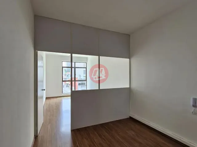 Sala com 30m², para alugar, no bairro Auxiliadora em Porto Alegre