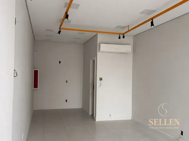 Sala com 51m², para alugar, no bairro Centro em Balneário Camboriú