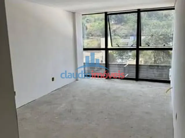Sala à venda ou para alugar, no bairro Ano Bom em Barra Mansa