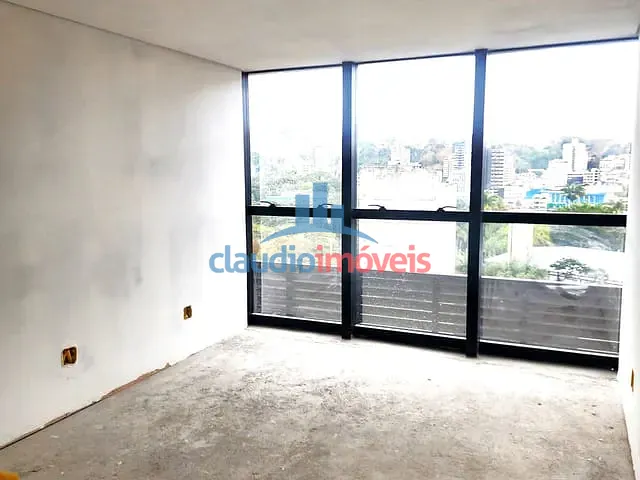 Sala à venda ou para alugar, no bairro Ano Bom em Barra Mansa