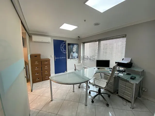Sala à venda, no bairro Pinheiros em São Paulo