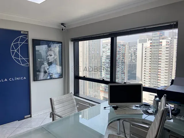 Sala à venda, no bairro Pinheiros em São Paulo