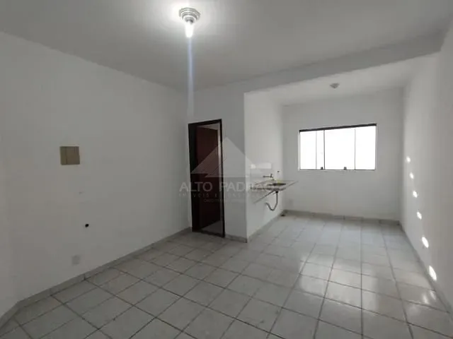 Sala com 30m², para alugar, no bairro Vila Bocaina em Mauá