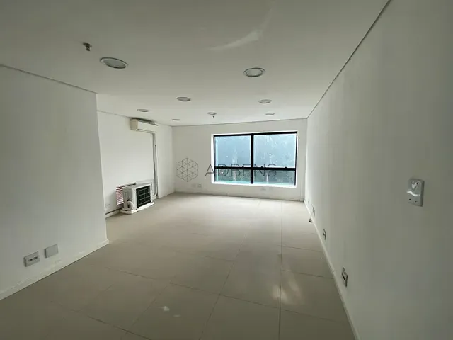 Sala à venda, no bairro Pinheiros em São Paulo
