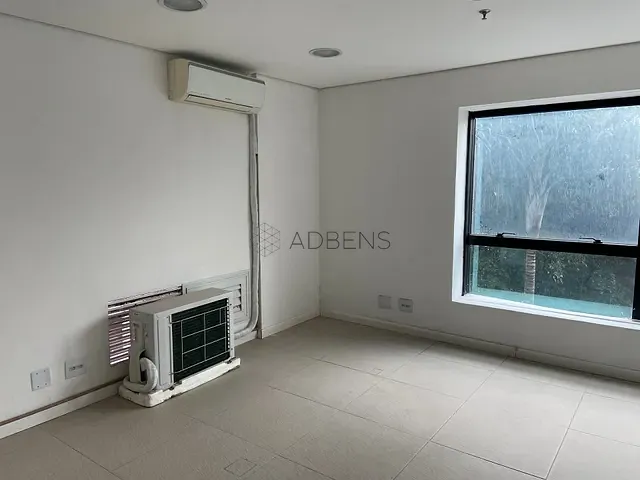 Sala à venda, no bairro Pinheiros em São Paulo
