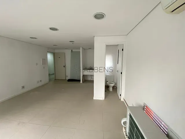 Sala à venda, no bairro Pinheiros em São Paulo