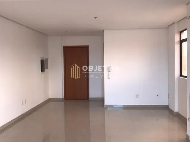 Sala à venda, no bairro Menino Deus em Porto Alegre