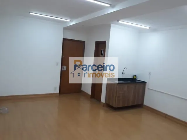 Sala com 34m², para alugar, no bairro Carrão em São Paulo