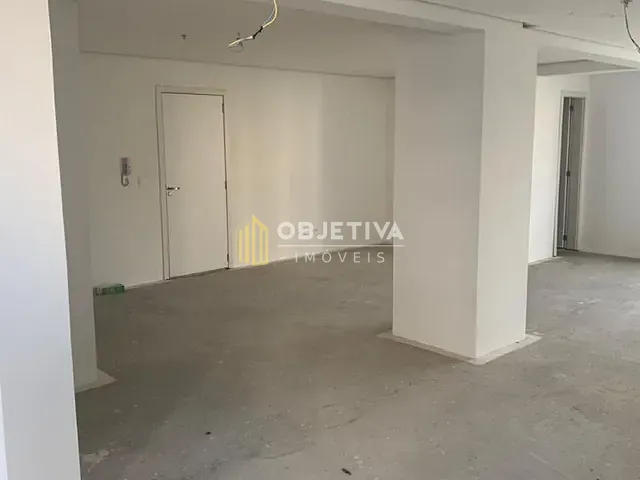 Sala à venda, no bairro Auxiliadora em Porto Alegre