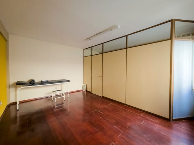 Sala à venda ou para alugar, no bairro Centro em Pelotas