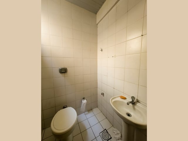 Sala à venda ou para alugar, no bairro Centro em Pelotas