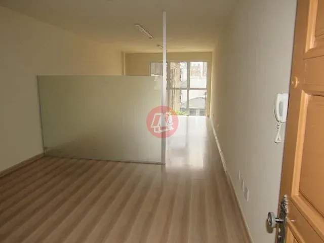Sala com 53m², para alugar, no bairro Azenha em Porto Alegre