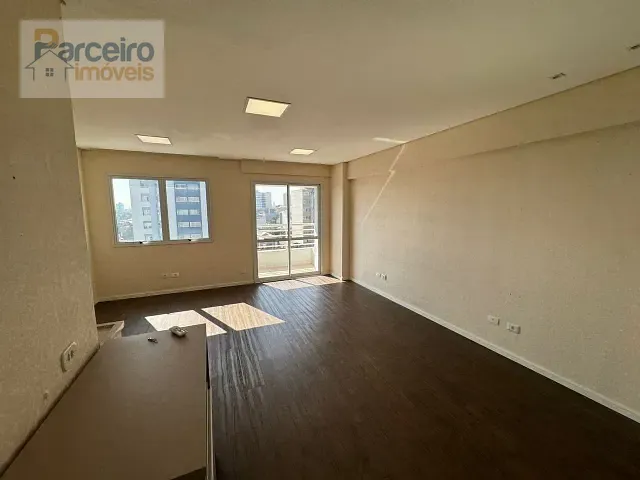 Sala com 32m², para alugar, no bairro Penha de França em São Paulo