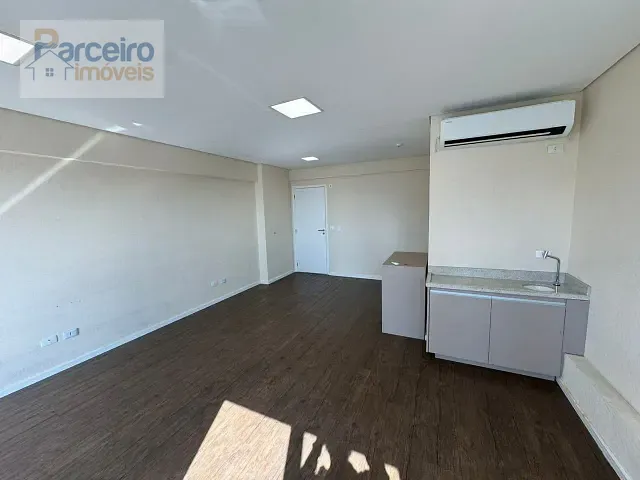 Sala com 32m², para alugar, no bairro Penha de França em São Paulo