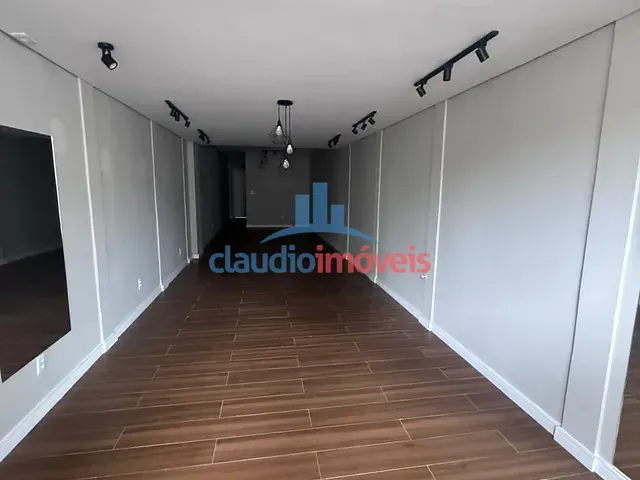 Sala à venda, no bairro Ano Bom em Barra Mansa