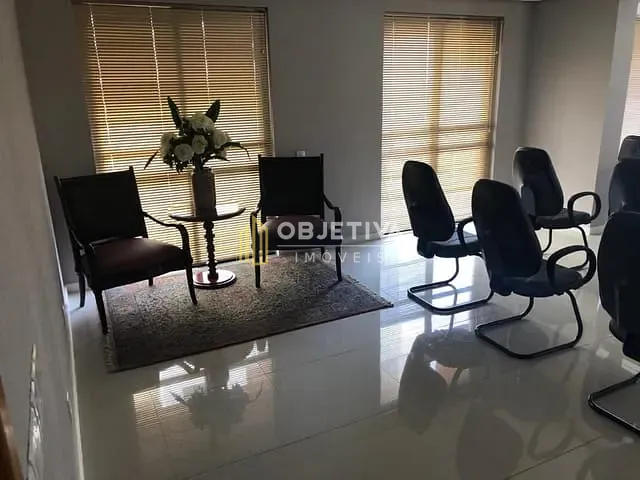 Sala à venda, no bairro Menino Deus em Porto Alegre