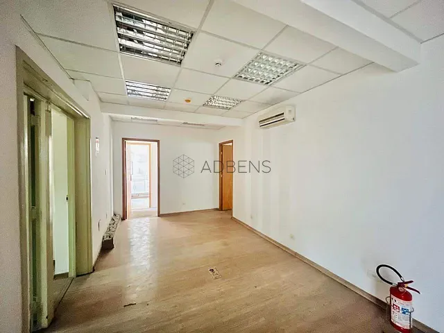 Sala à venda ou para alugar, no bairro Centro em São Paulo