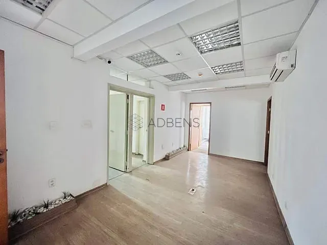 Sala à venda ou para alugar, no bairro Centro em São Paulo