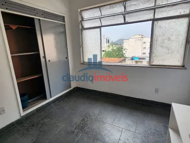 Sala à venda ou para alugar, no bairro Centro em Barra Mansa