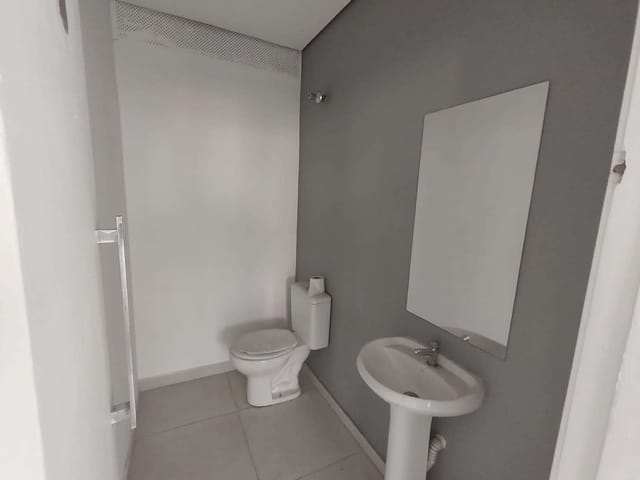 Sala com 121m², para alugar, no bairro República em São Paulo