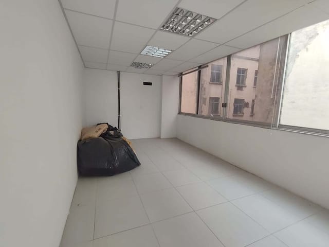 Sala com 121m², para alugar, no bairro República em São Paulo