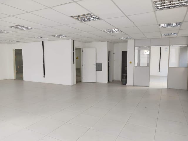 Sala com 121m², para alugar, no bairro República em São Paulo