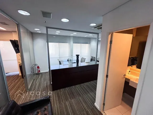 Sala à venda, no bairro Vila Olímpia em São Paulo