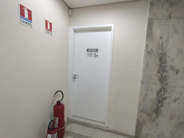 Sala com 101m², para alugar, no bairro República em São Paulo