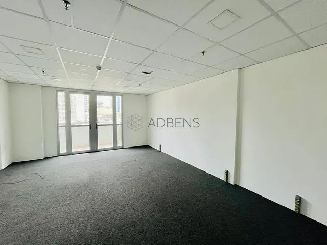 Sala à venda ou para alugar, no bairro Cerqueira César em São Paulo