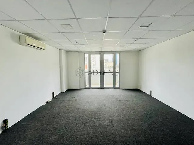 Sala à venda ou para alugar, no bairro Cerqueira César em São Paulo