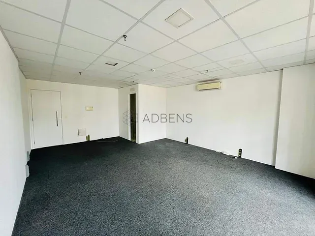 Sala à venda ou para alugar, no bairro Cerqueira César em São Paulo