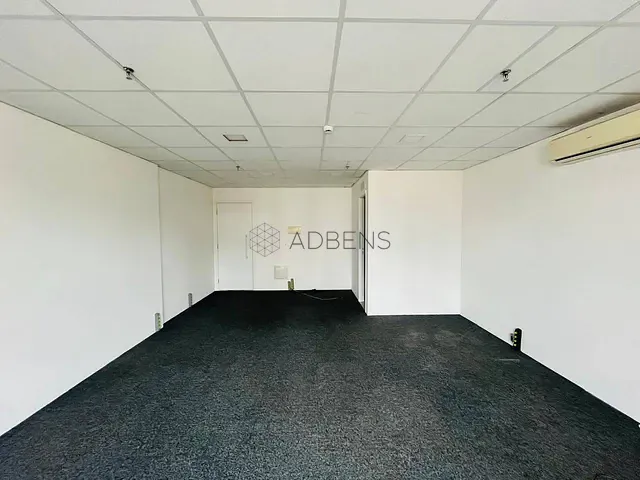 Sala à venda ou para alugar, no bairro Cerqueira César em São Paulo