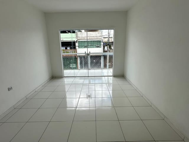 Foto do Sala - Oportunidade no Presidente Dutra! Sala com 24 m², Varanda e Banheiro – Pronta para Atender! | Imobiliária Compare
