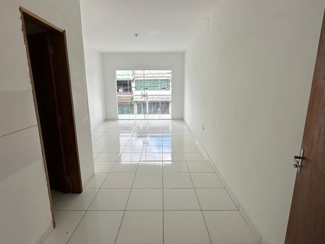 Foto do Sala - Oportunidade no Presidente Dutra! Sala com 24 m², Varanda e Banheiro – Pronta para Atender! | Imobiliária Compare