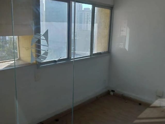 Sala à venda, no bairro Vila Mariana em São Paulo