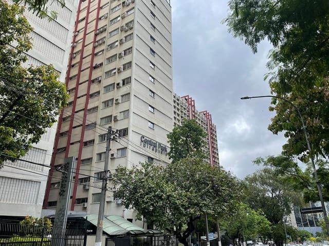 Sala à venda, no bairro Vila Mariana em São Paulo