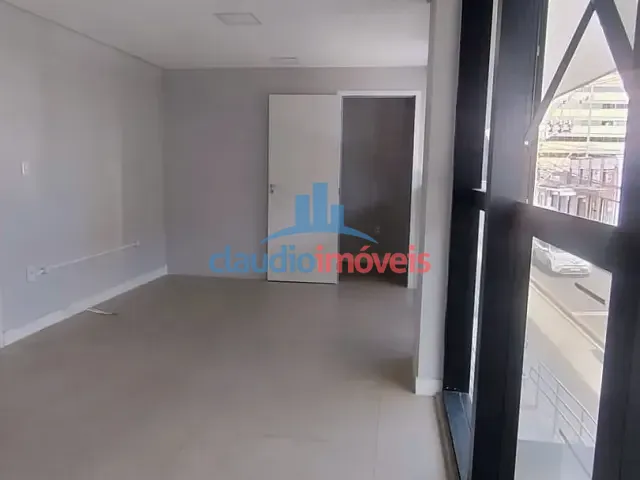 Sala para alugar, no bairro Ano Bom em Barra Mansa