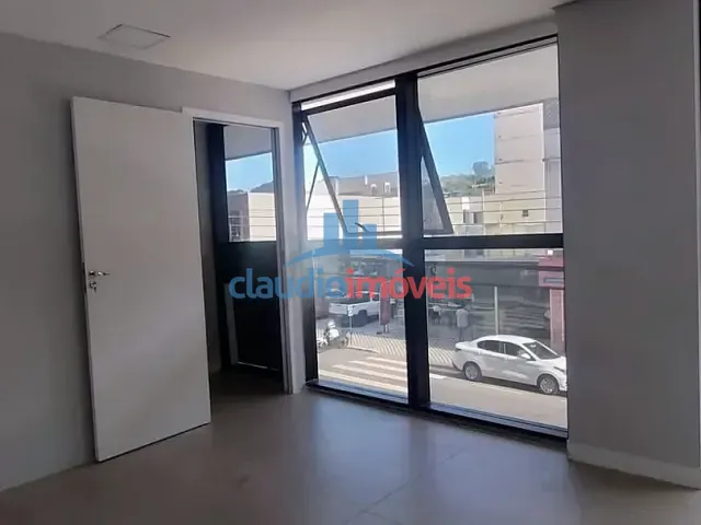 Sala para alugar, no bairro Ano Bom em Barra Mansa
