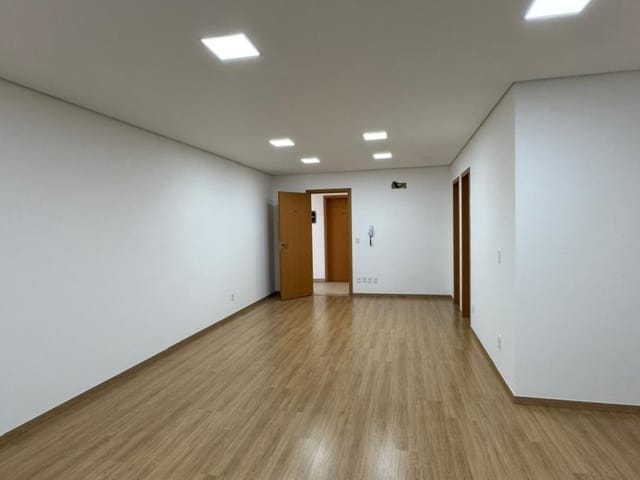 Sala com 88m², para alugar, no bairro Jardim Londrilar em Londrina