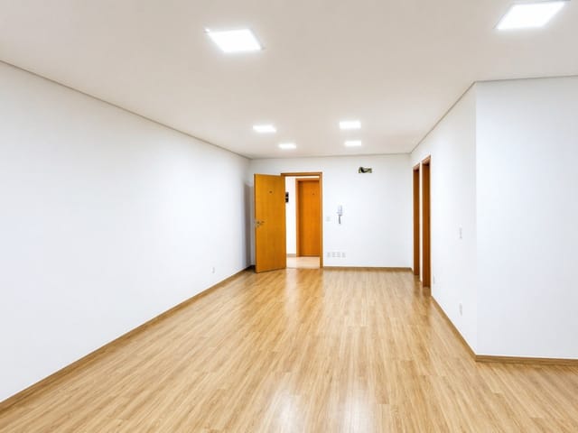 Sala com 88m², para alugar, no bairro Jardim Londrilar em Londrina