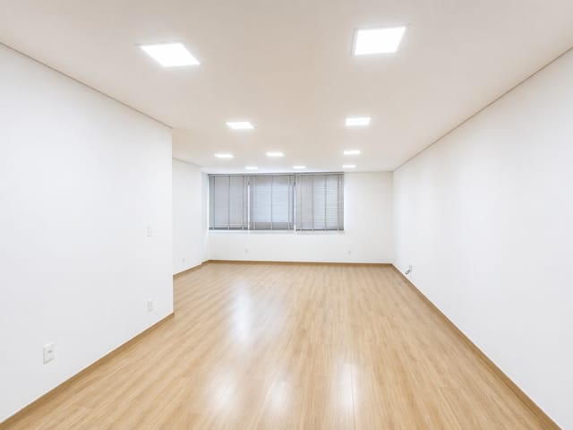 Sala com 88m², para alugar, no bairro Jardim Londrilar em Londrina
