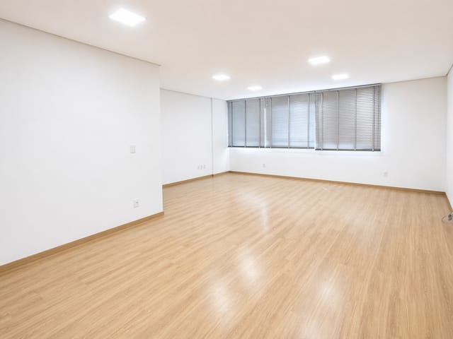 Sala com 88m², para alugar, no bairro Jardim Londrilar em Londrina