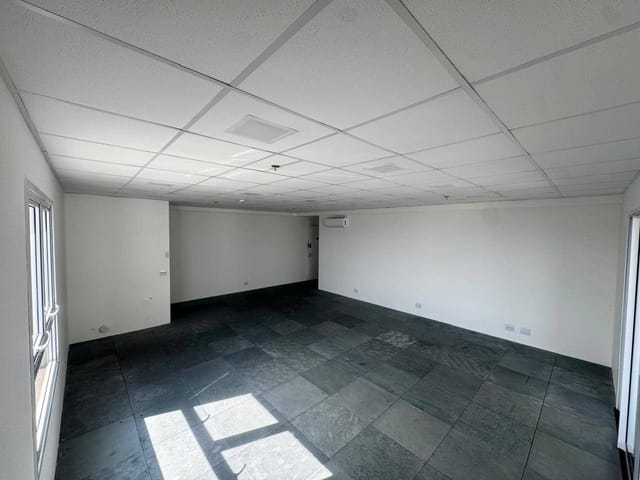 Sala com 60m², para alugar, no bairro Várzea da Barra Funda em São Paulo
