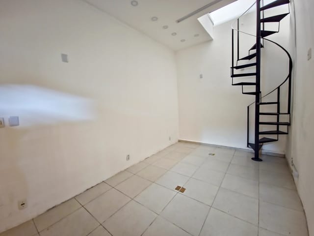 Sala à venda ou para alugar, no bairro Centro em Pelotas